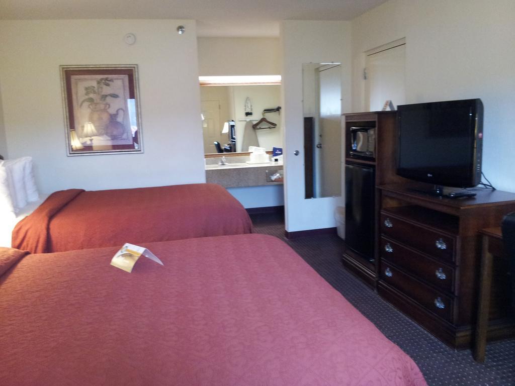 Quality Inn Pelham I-65 Exit 246 Exteriér fotografie