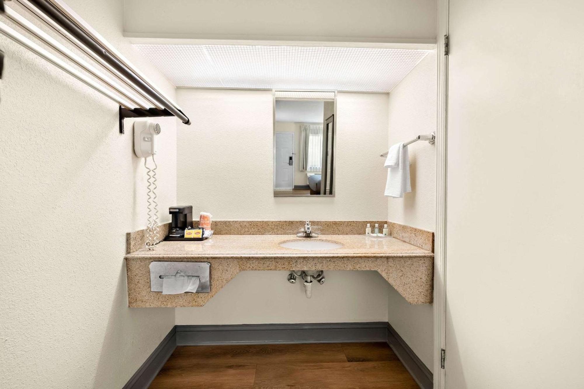 Quality Inn Pelham I-65 Exit 246 Exteriér fotografie